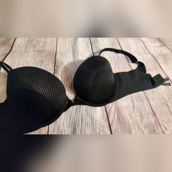 Victoria's secret very soft push-up bra Gold detail on the front - Picture 5 of 5